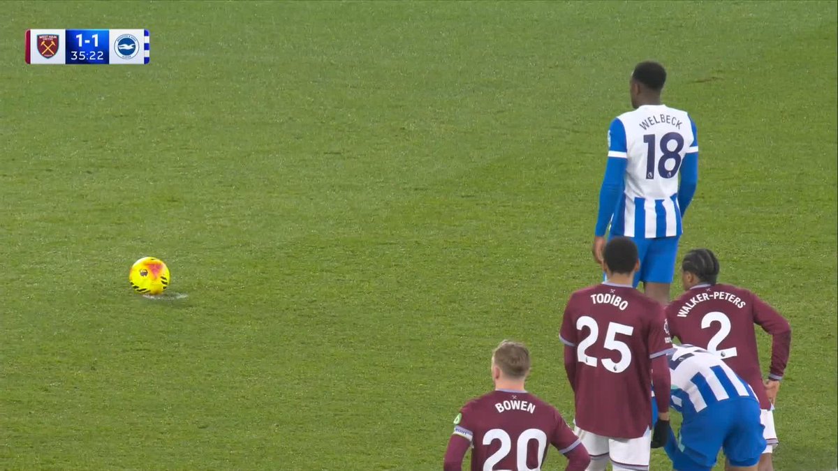 "WHAT A MESS" 🤯 Danny Welbeck tries a panenka and it's off the bar!