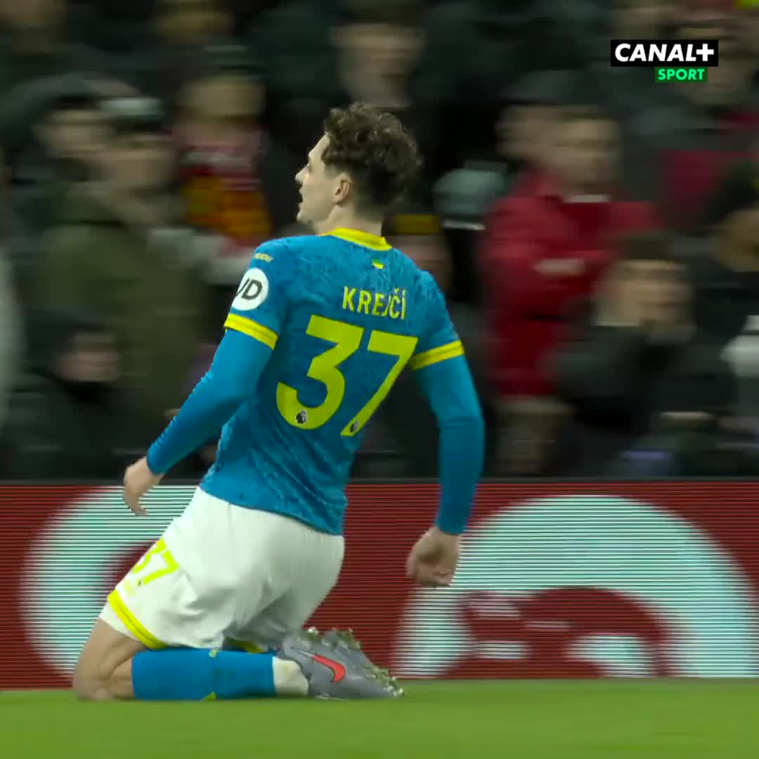 KREJČÍ SKÓRUJE NA OLD TRAFFORD!!! 🇨🇿🎯 Český reprezentant přesnou hlavičkou srovnal na 1:1. ⚽️ #MUNWOL – 1:1