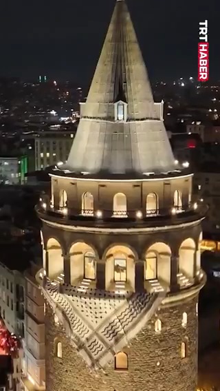 🇹🇷🇵🇸 İstanbul'da 1 Ocak sabahı düzenlenecek Gazze yürüyüşü için Galata Kulesi'ne Filistin kefiyesi asıldı. #GazzeÇağrısı