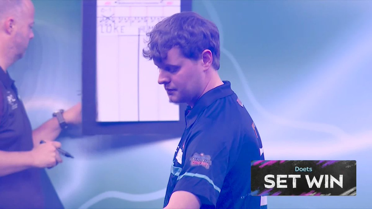 DOETS IN THE LEAD! Kevin Doets has averaged 111 to Luke Humphries' 110, and stormed to the opening set against the former World Champion! 📺 #WCDarts | R4