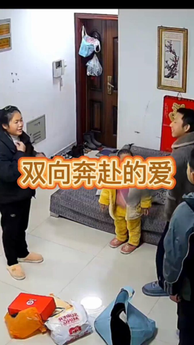 监控下的一幕，让人意外，也让人羡慕~👍