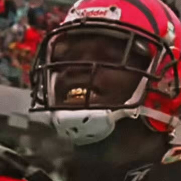 I acknowledge Jerry Rice as the 🐐 WR. I acknowledge Dre Reed as the 🐐 Bill. But when I dove into the world of WR— Chad Johnson, Steve Smith, Randy Moss, and Terrell Owens were my influencers. Route art. Edge. Attitude. Different styles—same Domination. Who’s in your 4 Wide?