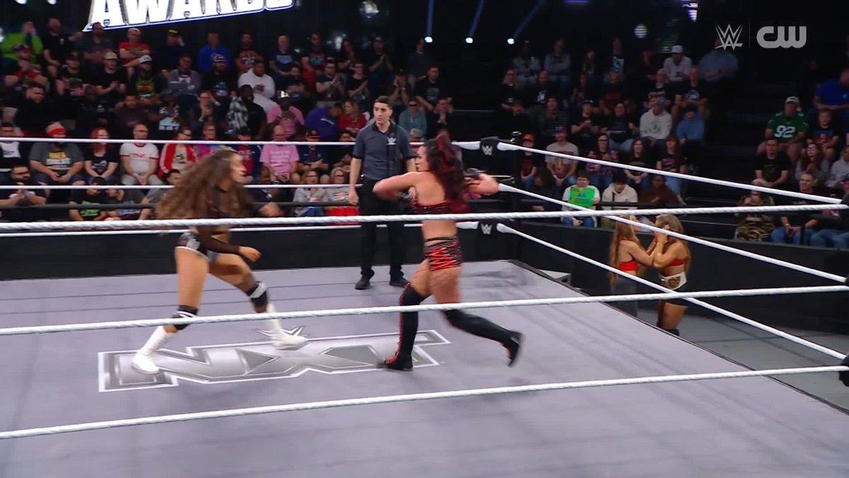 How did Wren Sinclair kick out after this running knee from Jacy Jayne?!? 😱