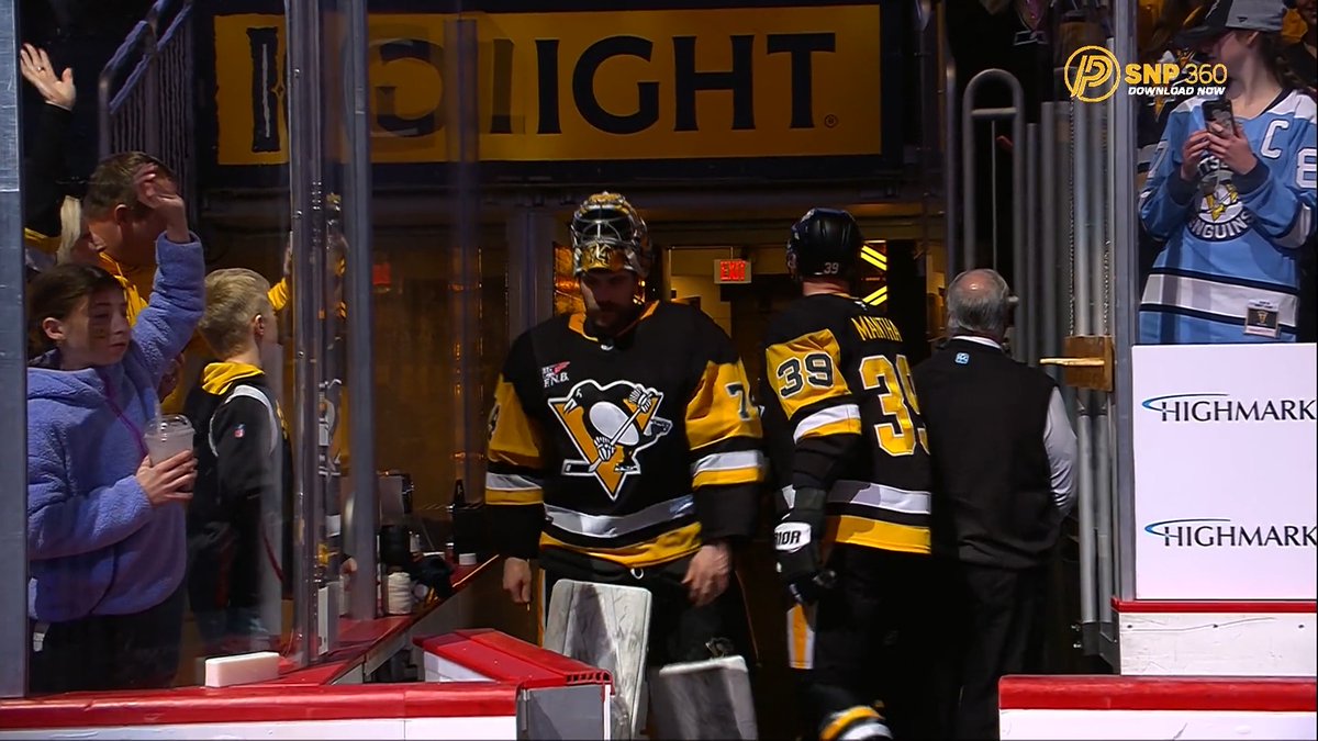 WARNING: Loud Stuuuuu chants throughout this interview... 🗣️ 😆 Stu on his 1st win in the Burgh: "It's so special. It's the first time both of my boys watched me as a Penguin live." 💛🖤 Hailey Hunter | #LetsGoPens