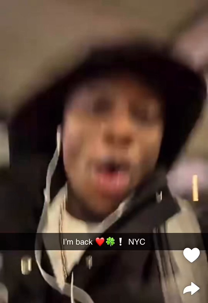 Dezz recreates his viral “New York City” meme as he’s hyped that he’s landed back in NYC for new years 😭😭