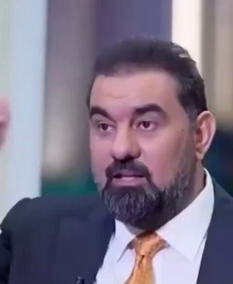 البارحة البعض يهوبزون! والله شنو الكردي جابوه بعض اطراف الشيعة وهو مسيئ للحشد! بالمقابل ضم راسه من جاب هيبت البعثي ؛ وهاك هذا موقفه من الحشد! السياسية مو همبله السياسة فهم وعلم وانتم لا فهم ولا علم!