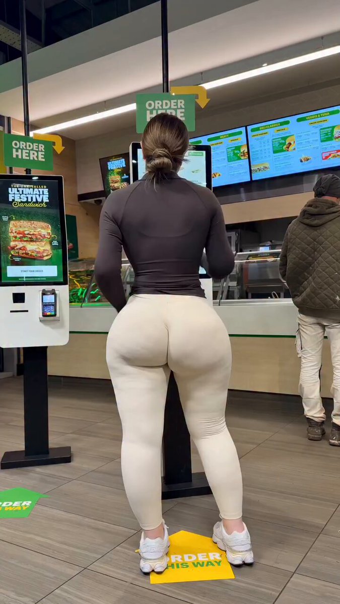 since when they start selling cake at subway? 😮‍💨