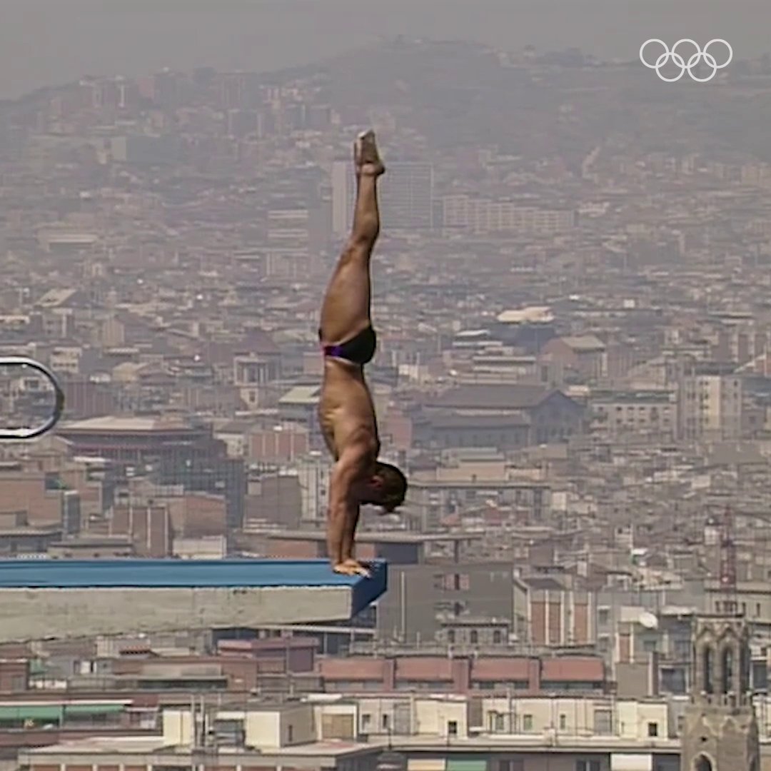 O salto foi bonito, mas o visual roubou a cena em #Barcelona1992. Que espetáculo! ✨🇪🇸