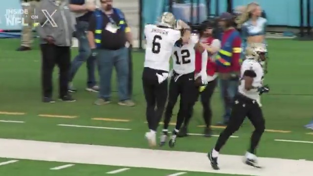 .Tyler Shough and Chris Olave are quickly building a strong connection 💪 Inside the NFL Week 17 Mic'd Up on X