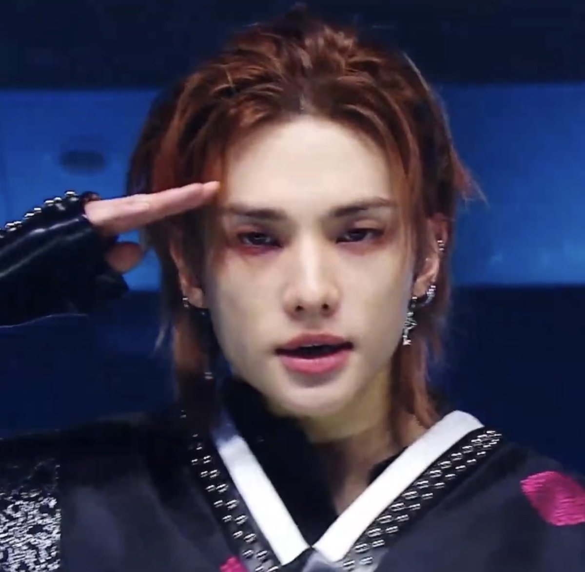 hyunjin doing teleport while performing divine?! (2026)