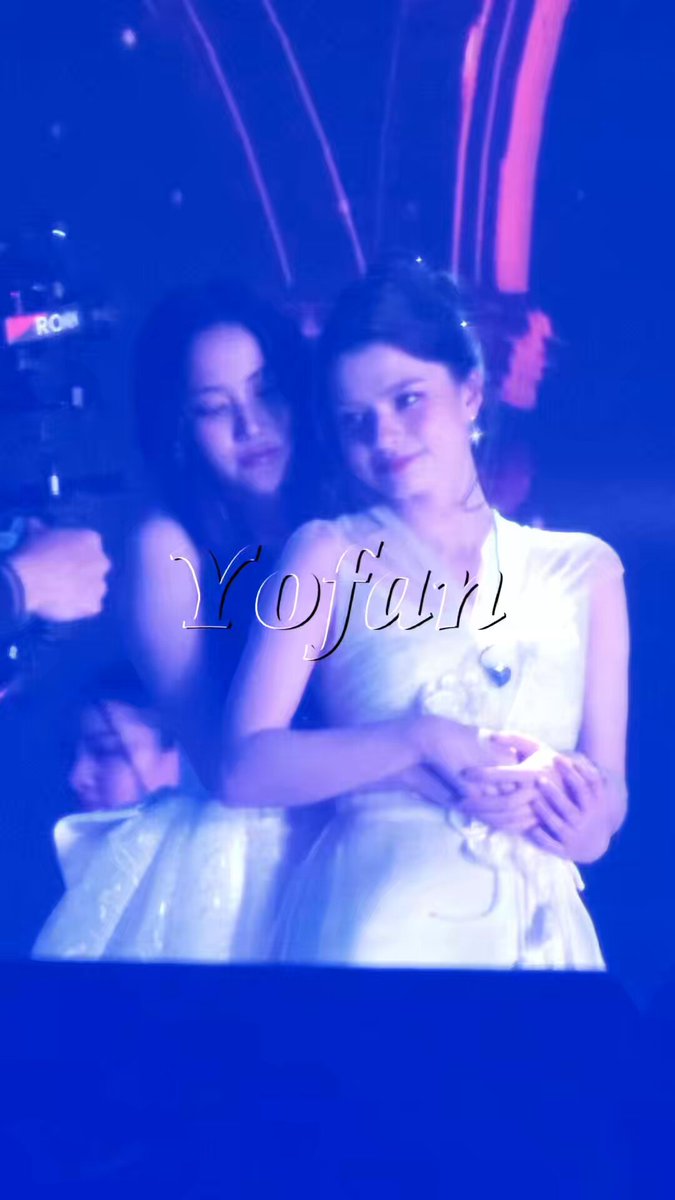 Backhugging dance, so romantic😭 SAROCHA REBECCA X CTW BYE2025 #CTWCountdown2026XFreenBecky