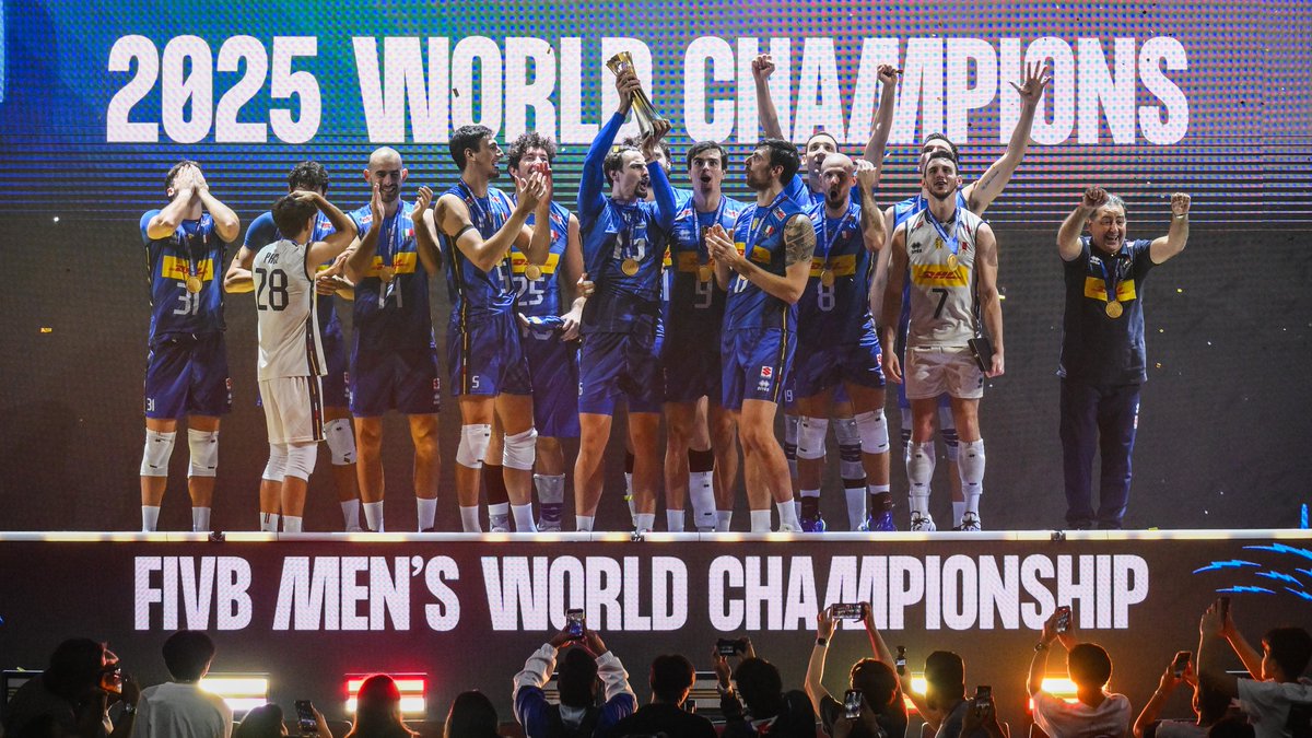 #MWCH2025 Recap: GOLD FOR ITALY 🥇 Back on top of the world. Team Italy 🇮🇹 claimed gold at the 2025 Men’s World Championship 🇵🇭, lifting their fifth world title and adding a sixth medal to their historic #MWCH collection. Built on depth, quality and composure in the biggest moments, Italy once again set the standard on the global stage and reminded everyone what championship consistency looks like. 👑🔥 📺 Relive it on VBTV: 🏐 #Volleyball #Pallavolo