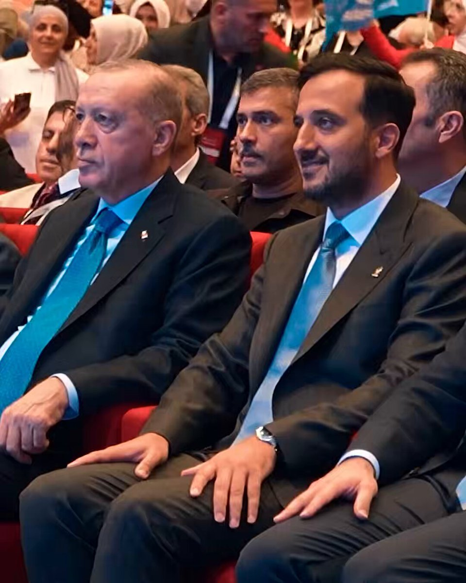 Takvimler değişir, yıllar geçer. Biz yine milletimizle birlikte aynı ufka bakıyor, aynı hedeflere yürüyoruz. Hep birlikte nice AK günlere…