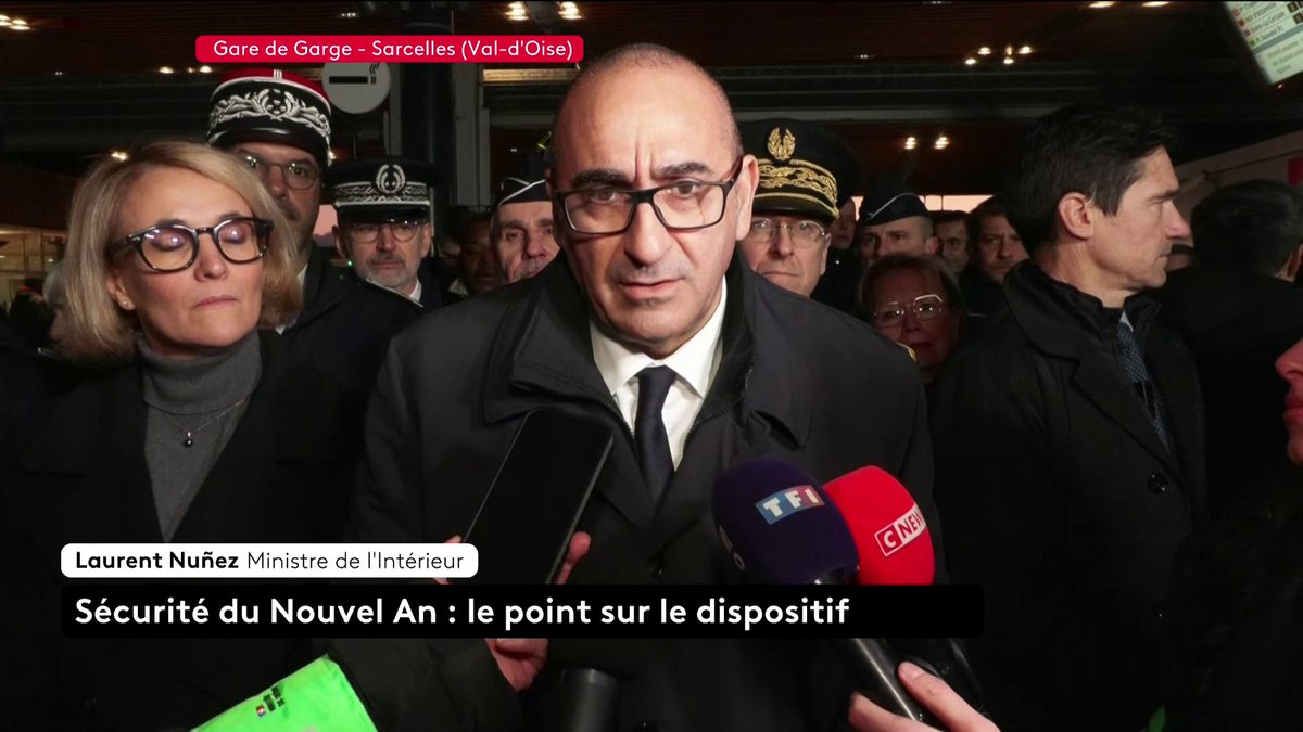 Pour rentrer dans la nouvelle année sur des bases solides, Nuñez nous explique que la police va bien taper sur les gens ce soir parce que la France de Macron, c’est la fête 🥳 🎉🍾 #NouvelAn