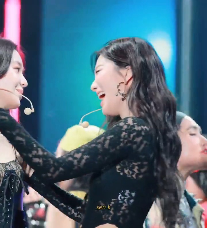 AAAAA I LOVE SEULRENE SO MUCH 🥰