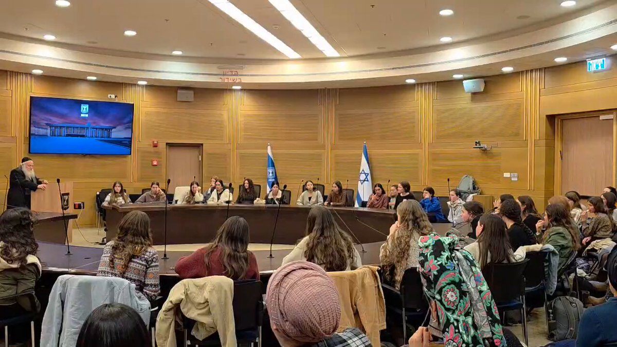 גולדקנופף חזר היום על טענתו שעליה כבר תוקן בעבר, ואמר בשיחה לבנות אולפנה מבית אל: "50 אחוז מהציבור הכללי לא מתגייס" ו"בגוש דן יש יותר משתמטים מאשר כל החרדים שלא מתגייסים". מהדברים שחשף חזקי ברוך בערוץ 7