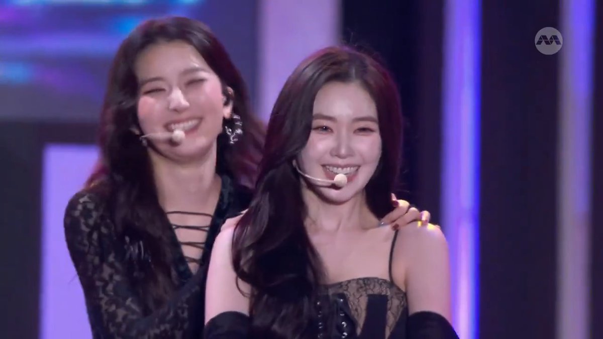 the reason why seulgi was laughing during their ment earlier 😂 irene is so funny 🤣🤣😭 🩷: everyone, the new year is finally here. for the first song of the year, you listened to baby not baby 😆 💛: now we're not babies anymore, right everyone? 😂 you just listened to my and unnie's solo songs. are you enjoying them? how does the new year feel for you? it still feels a bit unreal right? it's already 2026... 🩷: i'm one year older now.. is this right?? 🤣 💛: you're starting this year together with us.. you are happy right?? 🩷: that's right.. does getting older really matter? what matters is that we're together here right now, right?? HAHAHAHAHAHHAHA