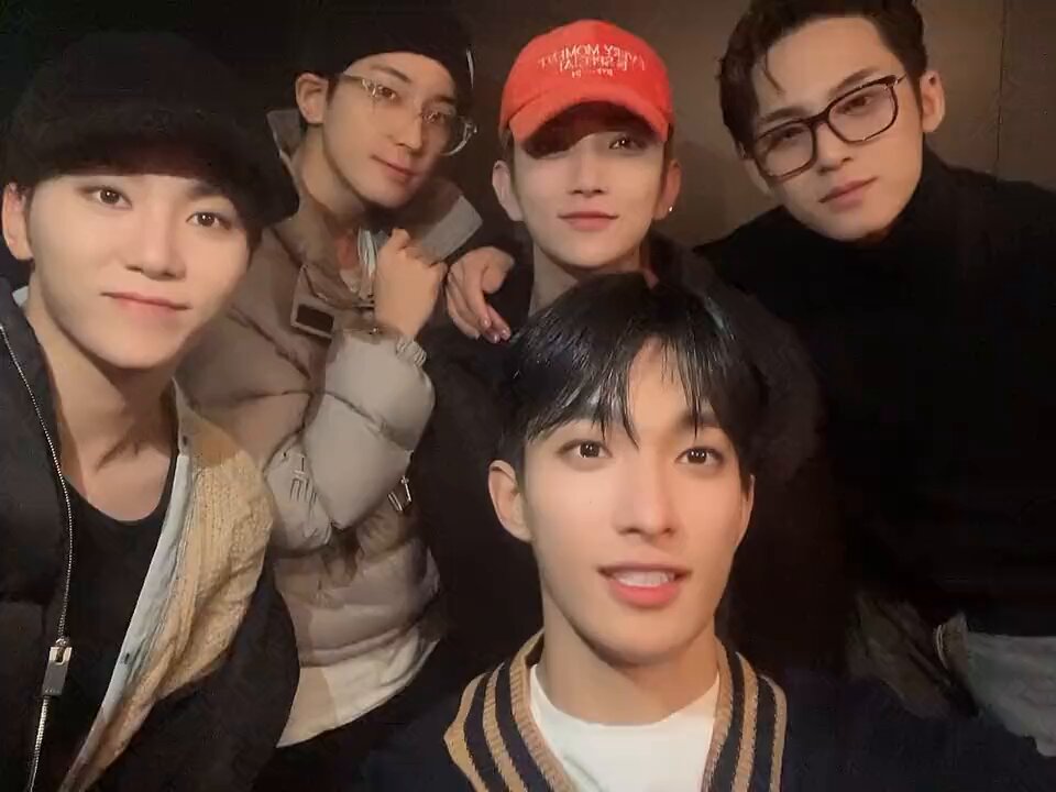 올해도 행복하게 미넌해 주세요~~˃ 𖥦 ˂