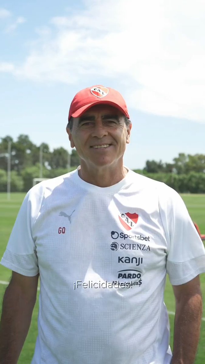 Un mensaje de nuestro DT, Gustavo Quinteros, para estas fiestas y el deseo de un gran 2026. ¡Felicidades! #TodoRojo 🔴