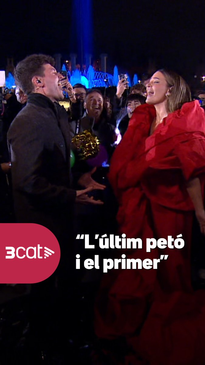 Hola, 2026! 💕 Laura Escanes i Miki Núñez donen la benvinguda a l’any nou amb una increïble versió de “L’últim petó i el primer” ✨ Trobaràs aquesta cançó a les teves plataformes de reproducció preferides! 📲 #Campanades3Cat