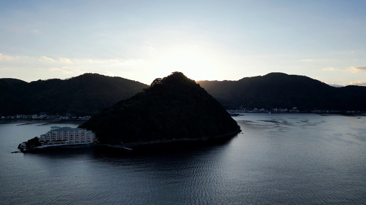 🎍新年のご挨拶🎍 初日の出🌄 初富士🗻 初淡島🏝 皆さまの支えにより 新年を迎えることができました。 本年も皆さまにとって 笑顔あふれる一年となりますように。 今年もどうぞ よろしくお願いいたします。 #あわしまマリンパーク #新年 #初日の出 #初富士 #富士山