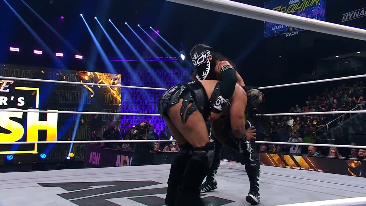 .@BandidoWrestler puts his strength on display to get the win over the beast mortos! Watch #AEWDynamite LIVE on TBS &amp; HBO Max