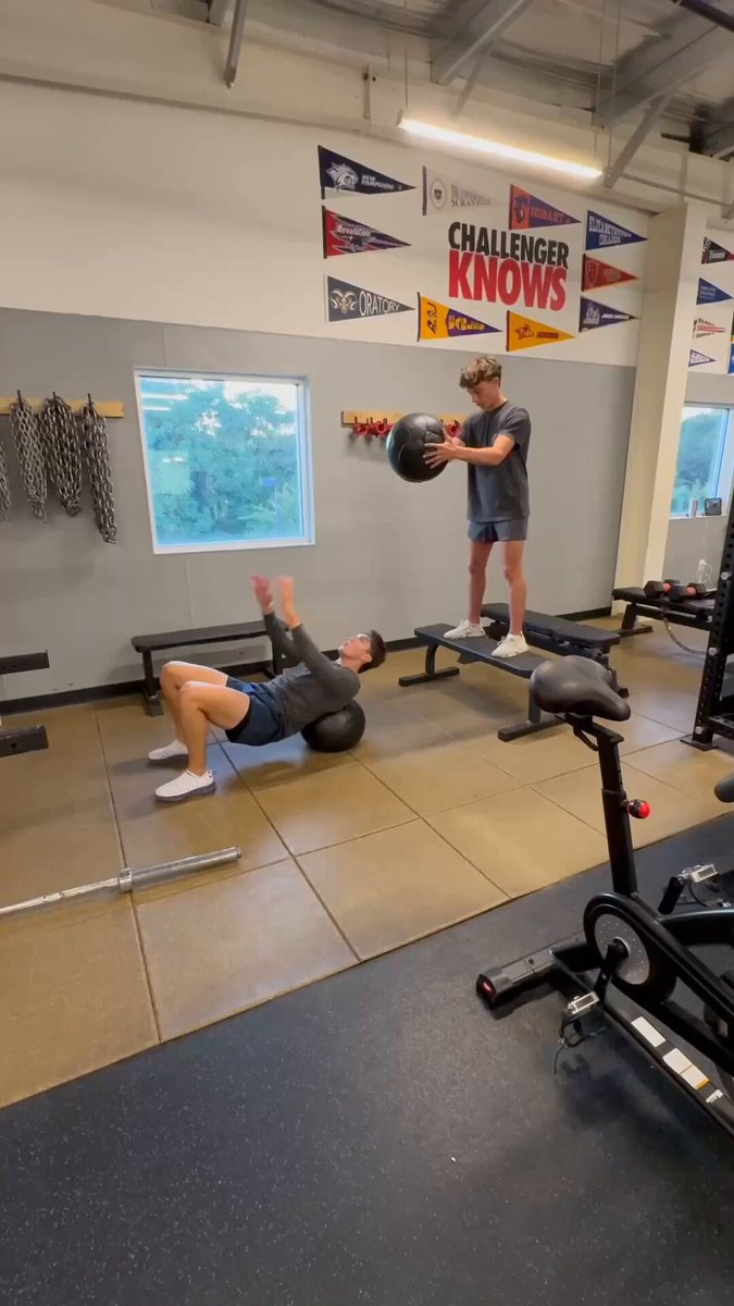 If your training sucked in 2025… do these things in 2026! 1. Stop training like a bodybuilder… be athletic, throw med balls, train power 2. Train plyometrics in multiple planes 3. Stop being afraid & lift heavy!! 4. Build your grip strength 5. Perform maximal depth landings 6. Train plyometrics unilaterally 7. Race a partner when you sprint 8. Use repeat contact jumps/plyos