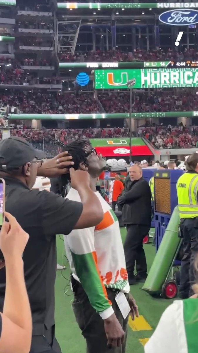 Michael Irvin getting mic'd up 😅 He couldn't contain his excitement watching his Canes take a halftime lead 😂🙌