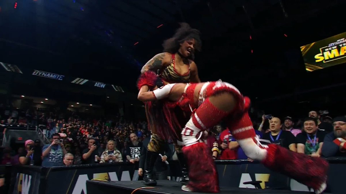 .Willow Nightingale just got laid out on the announce desk by Último Moné! Watch #AEWDynamite LIVE on TBS &amp; HBO Max