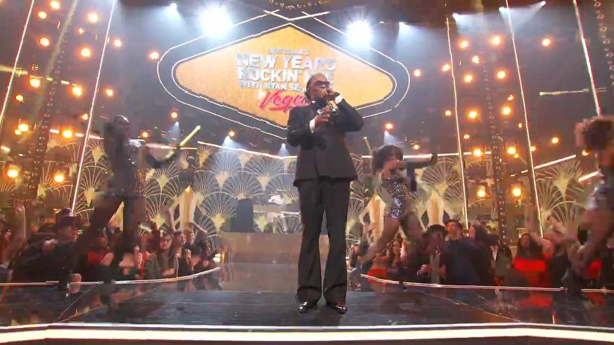 Cheers to 2026 and living your ✨best✨ #RockinEve life T.I. @djcassidy Who's on the 🎙️ next? Tune in on ABC!