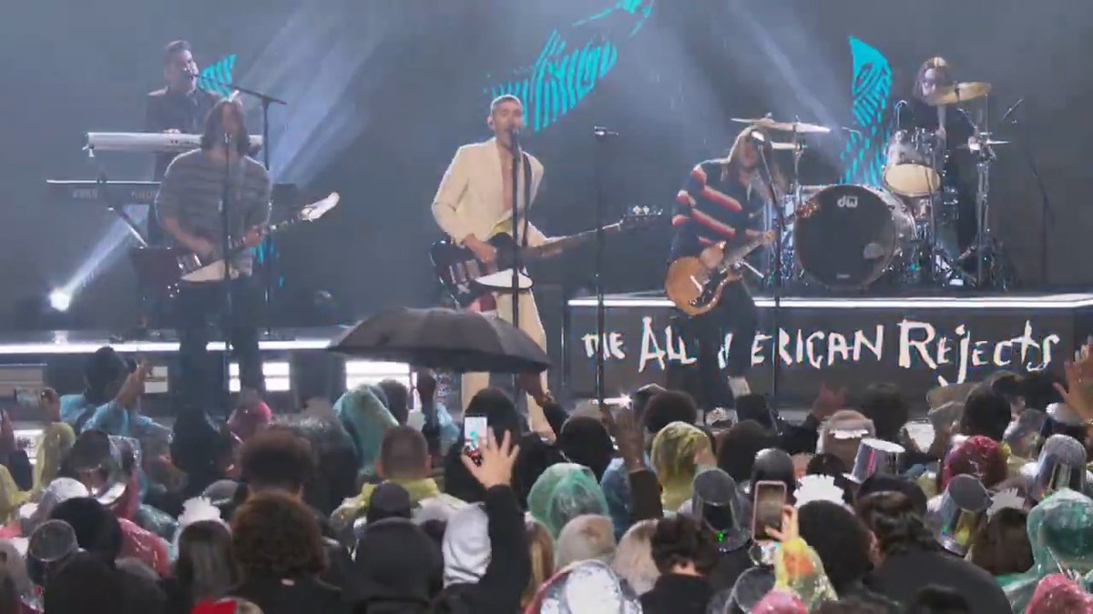 It won't be easy to move along from this THE ALL-AMERICAN REJECTS performance. Catch the rest of #RockinEve NOW on ABC!