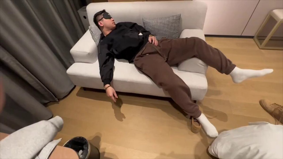 小骚0就该被大鸡吧使劲操，睡着了随便弄不会醒，现在的孩子都是吃什么长大的，鸡吧这么大 #催情助勃 #Rush #昏睡 #直男迷药 #0号胶囊 #听话水 #三唑仑 #迷奸 #上头电子烟