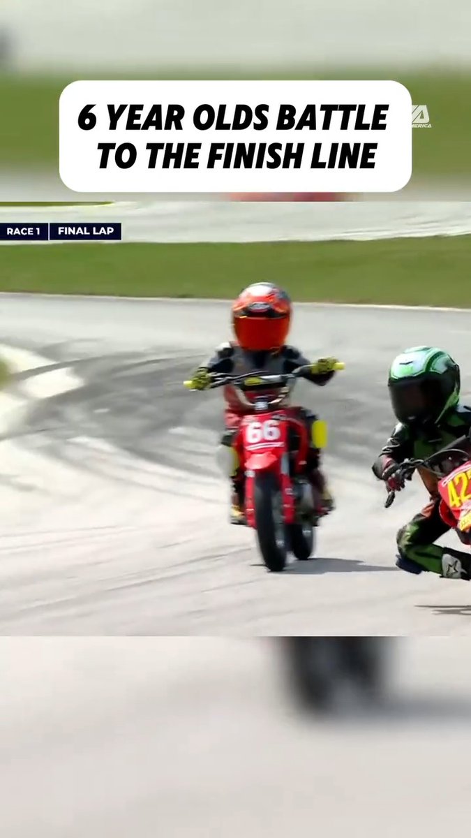 ホルヘ・ロレンソをMotoGP世界チャンピオンとして鍛え上げた父であるチチョ・ロレンソは、本気でMotoGPの頂点を目指すならバイクに乗り始めるのは10歳とかでは全然遅くて、2、3歳の頃からでないとダメと力説。レース界の星一徹がそう言うのである。親にも覚悟が要る。