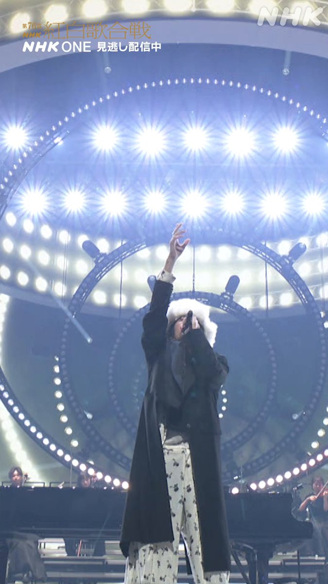 🔴━━━━━━━━━━━⚪️ ┃ #NHK紅白 見逃し配信中 ┃ ⚪️━━━━━━━━━━━🔴 ⚪️#RADWIMPS ／ 20周年スペシャルメドレー より「賜物」 フルパフォーマンスはこちらから👇 #紅白歌合戦