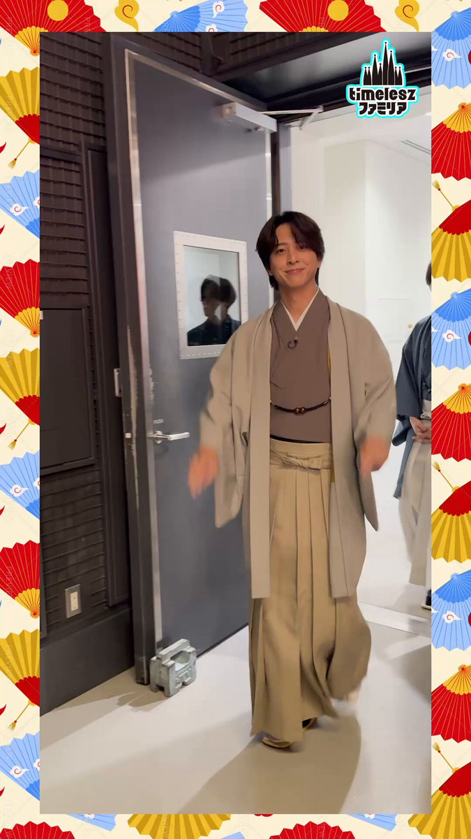 ／⋰ ✨SNS限定✨ 元日SPの収録前の timeleszをお届け🫣 ＼⋱ timelesz8人の 華やかな袴姿にご注目👀🪭 いよいよこのあと 23時10分から放送です！ ぜひリアタイで🙌⊹˚ お見逃しなく🌟 𖤐⋆───── #timeleszファミリア 🏰1月1日(木) 23:10〜 元日SP放送 ────⋆𖤐 #timelesz timelesz (タイムレス)｜Over The Top【公式】 佐藤勝利/菊池風磨/松島聡/寺西拓人/原嘉孝 橋本将生/猪俣周杜/篠塚大輝 🪭ゲスト 羽鳥慎一/後藤真希/伊原六花/狩野英孝