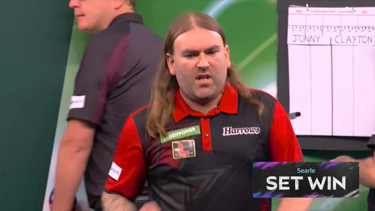 SEARLE ON THE CUSP! Ryan Searle is a set away from the semi-finals! Heavy Metal fires in a HUGE 111 checkout to establish a 4-1 cushion and leave Clayton staring down the barrel! 📺 #WCDarts | QF