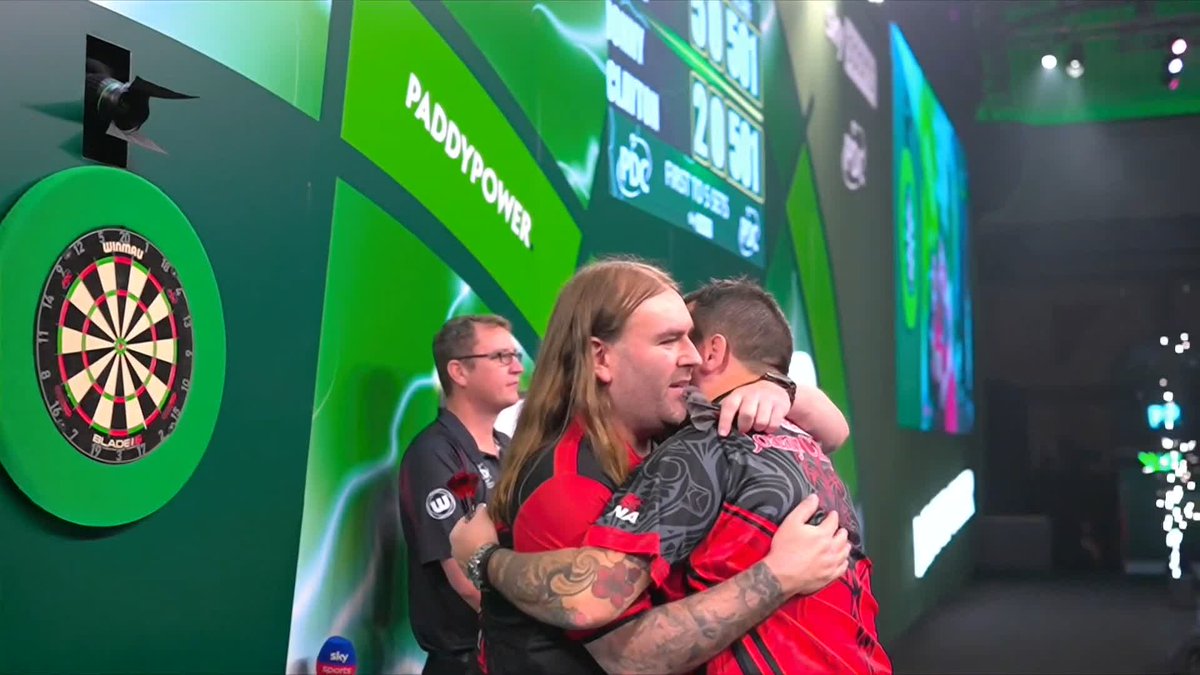 SEARLE INTO THE SEMIS! What a moment for Ryan Searle! Heavy Metal produces a clinical display of doubling to defeat Jonny Clayton 5-2 and break new ground at Alexandra Palace! 📺 #WCDarts | QF