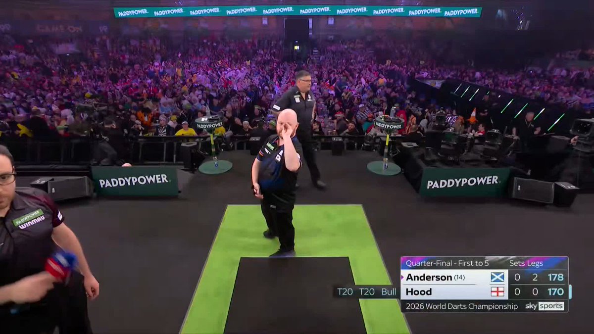 CLINICAL FROM ANDO! It's a very bright start from Gary Anderson as he takes the opening set without reply to lead Justin Hood. 📺 #WCDarts | QF