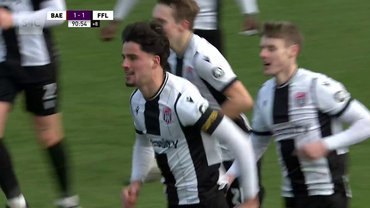 Gôl enfawr i'r Fflint! Y capten Harry Owen yn rhwydo i sicrhau'r triphwynt💥 Harry Owen heads home in added time to secure a huge three points for Flint Town United FC ⚫️⚪️!