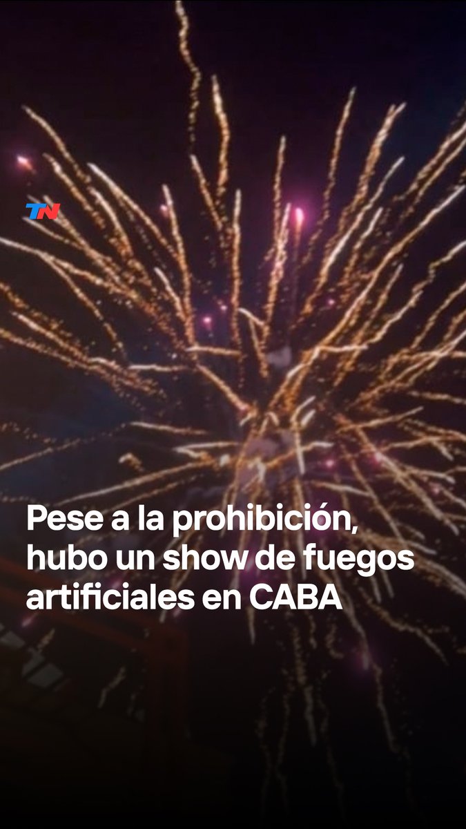 Pese a la prohibición de pirotecnia ruidosa en la Ciudad de Buenos Aires, hubo un show de fuegos artificiales en Puerto Madero