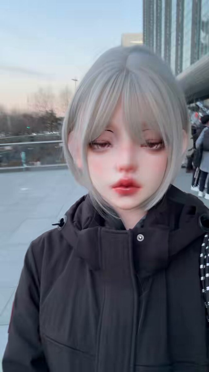 一点快报# 其实穿着皮和头壳包裹着自己再穿常服有种很奇特的感觉，感觉这就是我的身份….我的外表…一种被置换了的感觉。 #着ぐるみ #kigurumi #kig