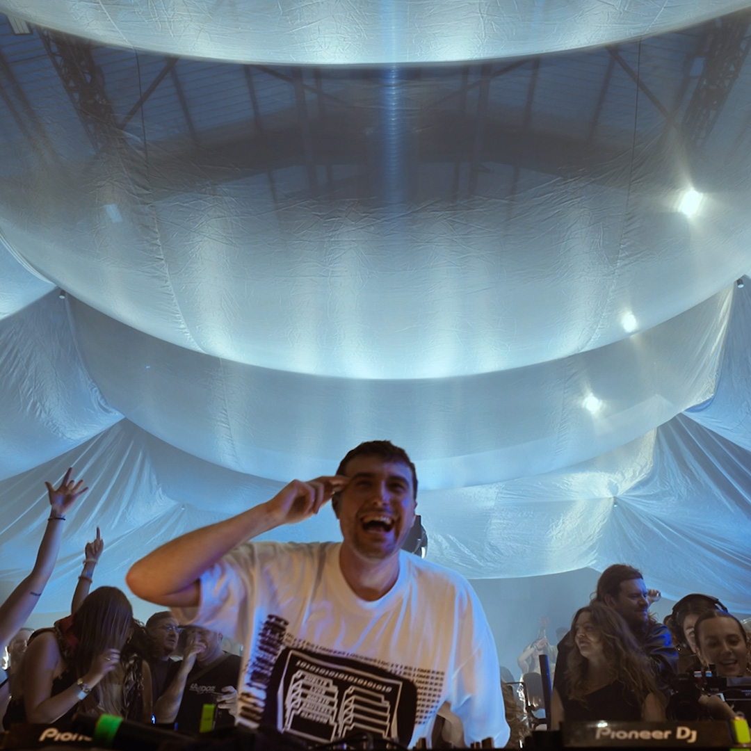 This performance put a smile on our face. Watch the full @FredAgainAgain1 #AppleMusicLive, only on Apple Music.