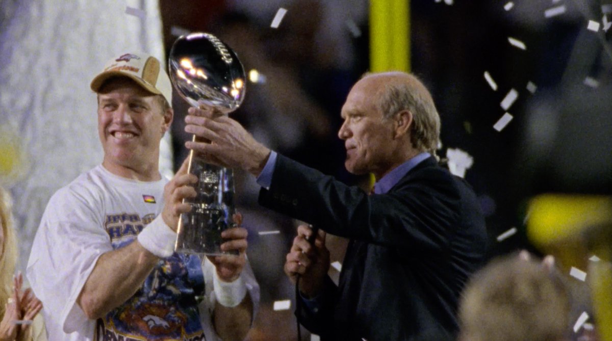 “I get to take the trophy from Terry Bradshaw. So it was what comes around goes around.” 😂 John Elway’s final game: being named MVP in Super Bowl XXXIII and retiring as a back-to-back Super Bowl champion. Legendary 🐐 Denver Broncos 📺 Elway is now playing only on Netflix