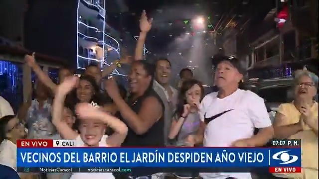 Jajajajaja ¡ Viva Petro, HP! Ni modo editar porque era en vivo y en directo, la cara del periodista 😂
