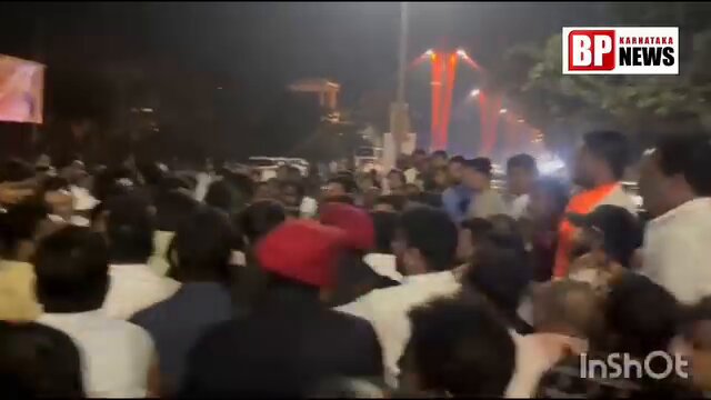 BREAKING NEWS 🚨 Violent Clash erupt between Congress and BJP supporters in Karnataka’s Ballari.
