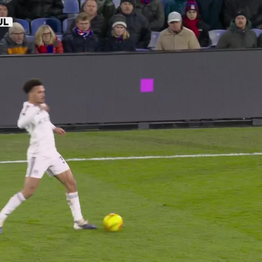Tom Cairney with a BEAUTY and Fulham are level. 👏