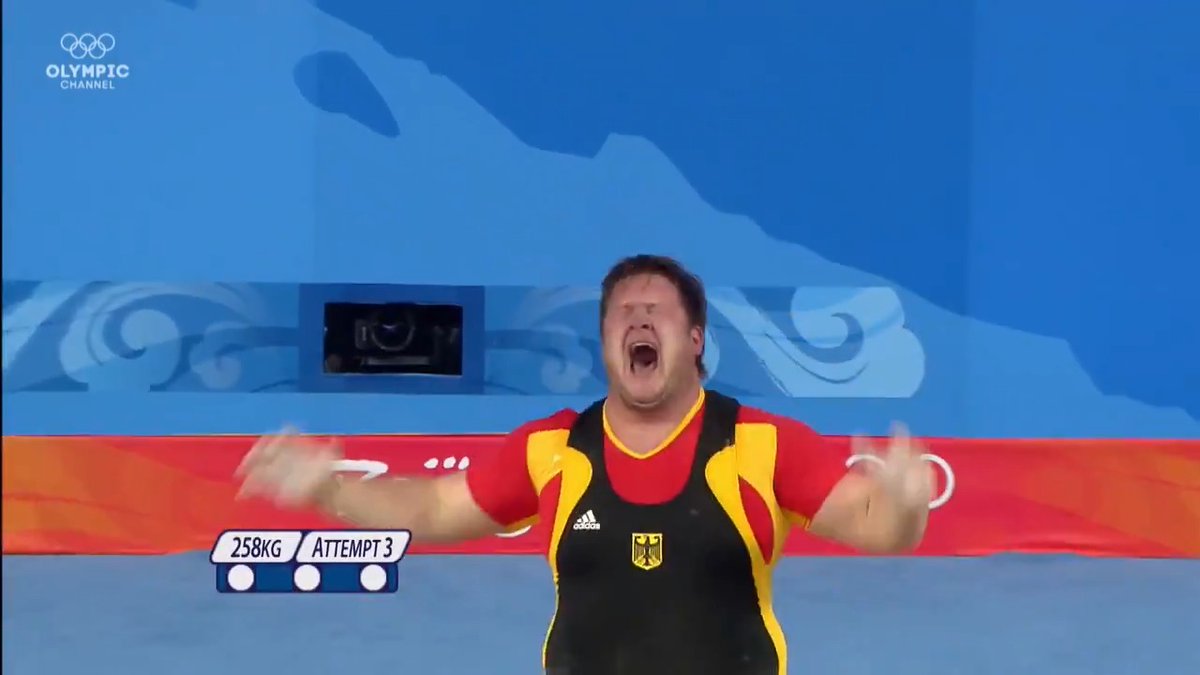 🇩🇪 En 2008, un an avant les Jeux olympiques, Matthias Steiner perd sa femme dans un tragique accident de voiture. Avant qu’elle ne s’éteigne, il lui fait une promesse : remporter une médaille d’or en son honneur. Promesse tenue. 🙏👏❤️