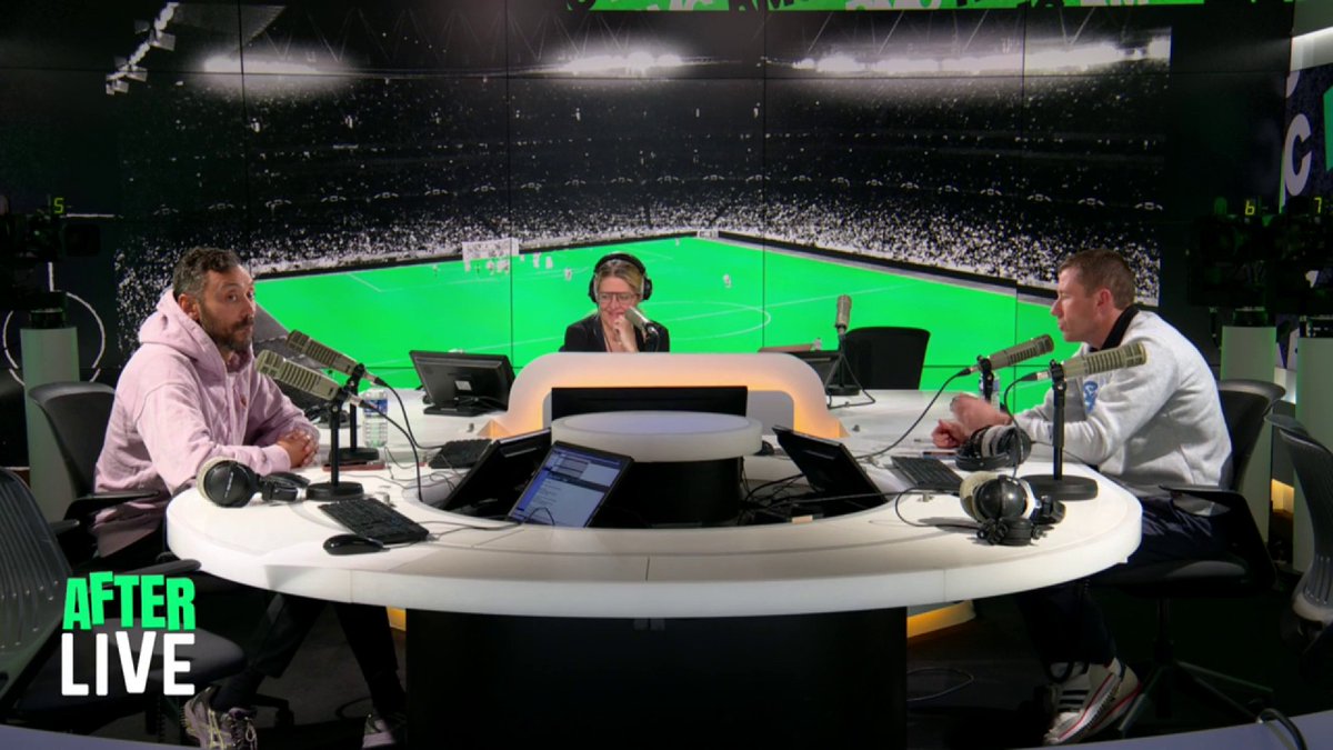 🤔En fin de contrat en juin prochain avec l'AC Milan et libre de s'engager là où il le souhaite, Mike Maignan voit plusieurs possibilités s'offrir à lui. Kevin Diaz et Florent Gautreau débattent de ce qui pourrait être la meilleure option pour l'avenir du gardien français.
