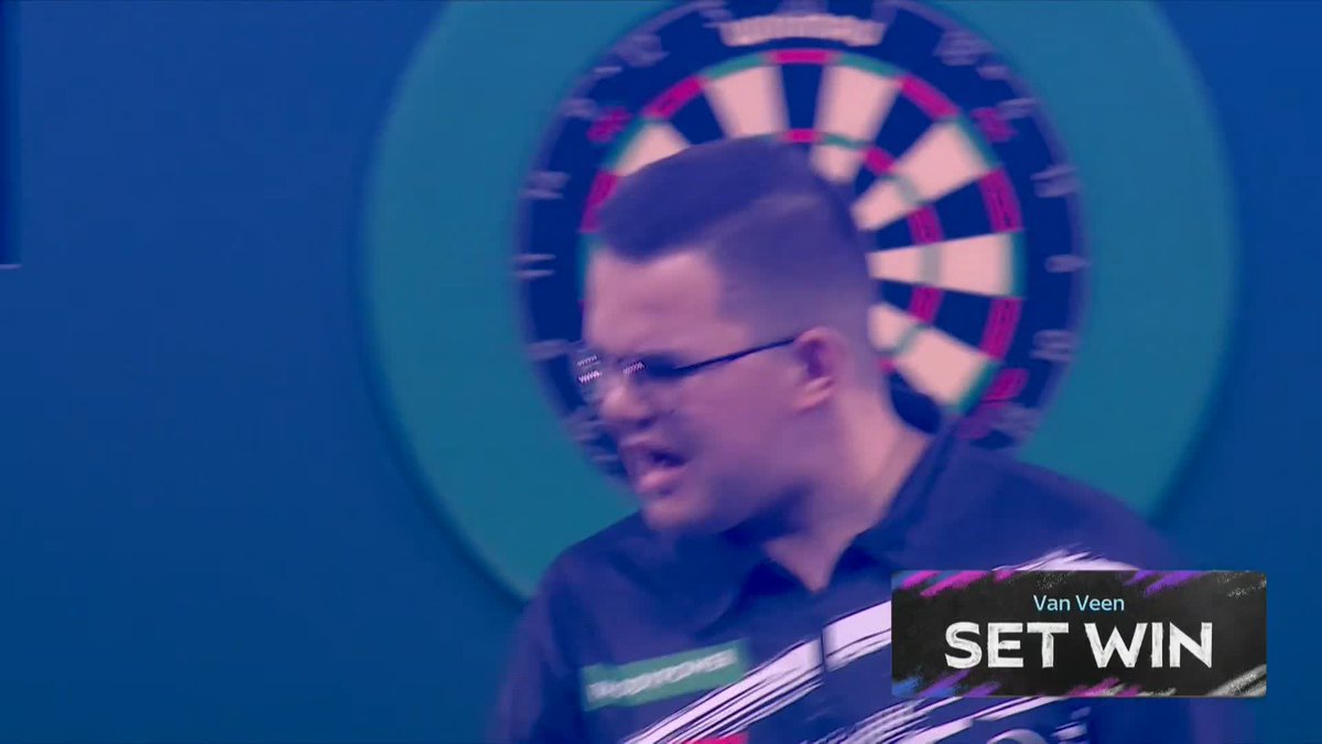 TEN-DARTER FROM VAN VEEN! Look at that reaction from Gian van Veen! The Dutchman conjures up a sublime ten-dart leg to move into a 3-1 lead against Luke Humphries! 📺 #WCDarts | QF
