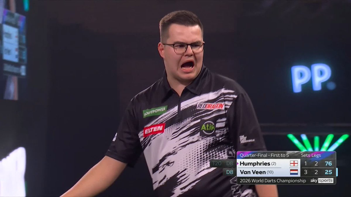 VAN VEEN CLOSING IN! Luke Humphries is on the brink here! Gian van Veen produces another brilliant leg under pressure to move 4-1 ahead, leaving Humphries at the point of no return! 📺 #WCDarts | QF